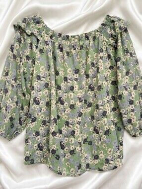 Zac & Rachel Sage Green Lavendar Floral Smocked Top - Size M 🌸✨
